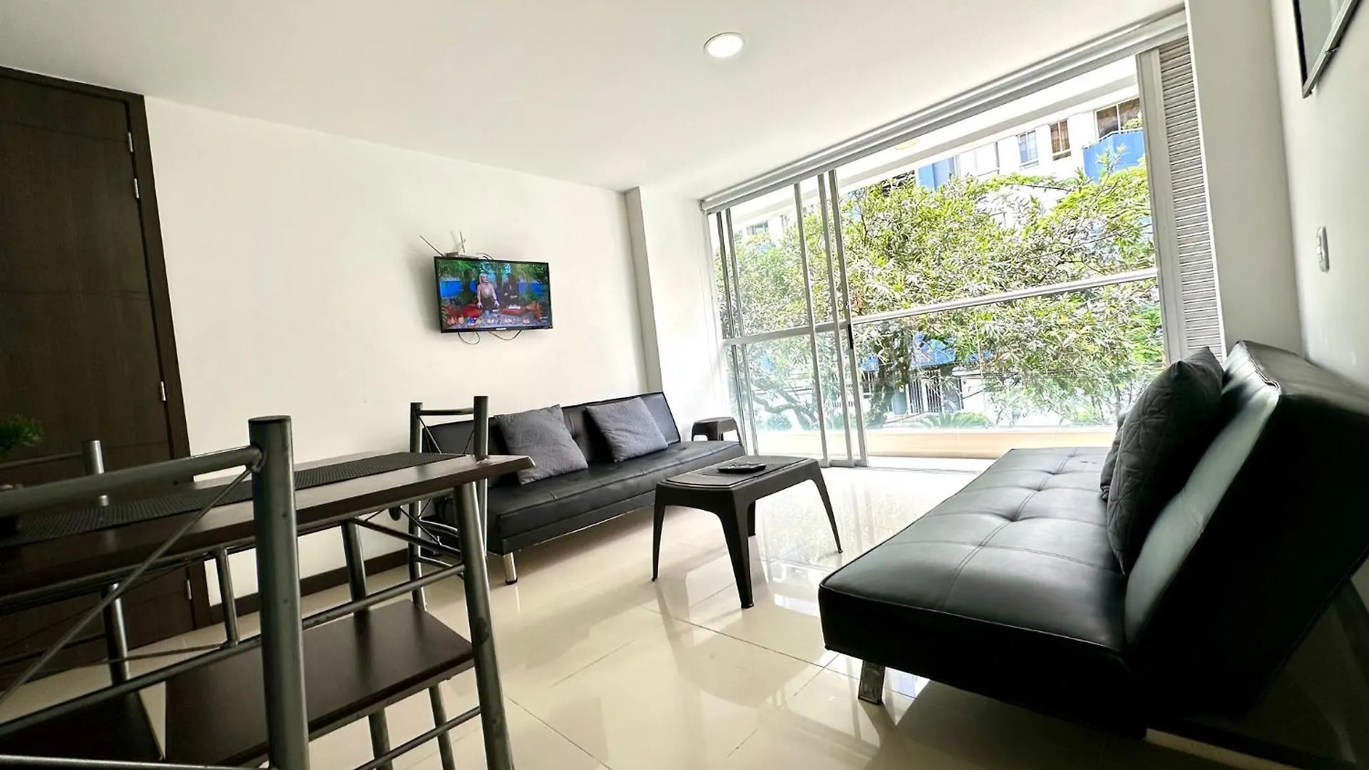 Aparthotel Apartamento Moderno En Conquistadores, Excelente Ubicacion Medellin