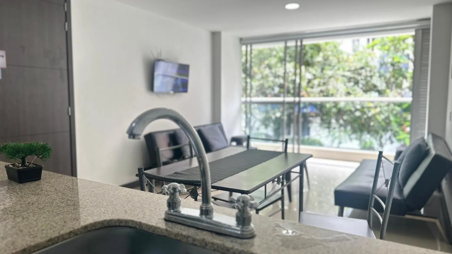 Apartamento Moderno En Conquistadores, Excelente Ubicacion Medellin Colombia
