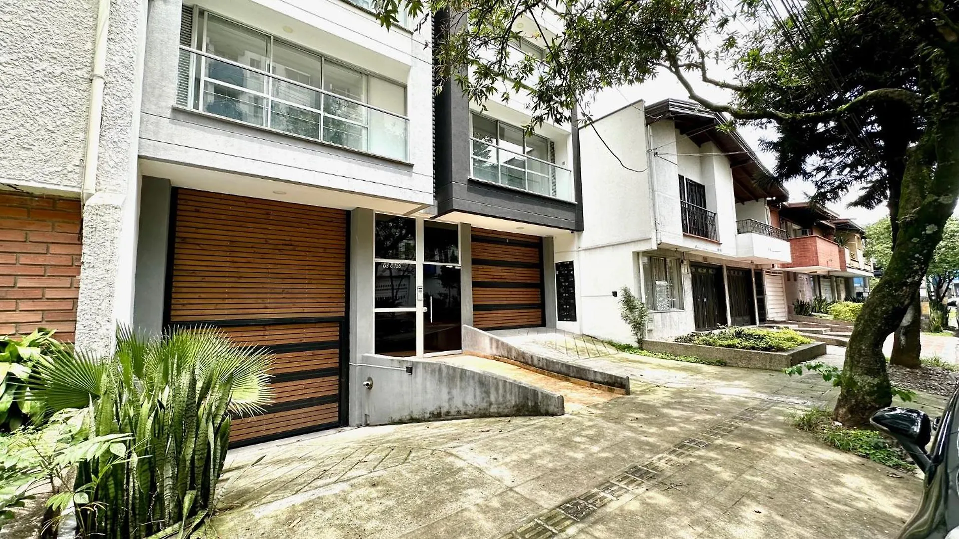 Apartamento Moderno En Conquistadores, Excelente Ubicacion contacts
